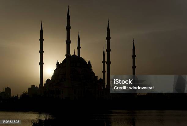 A Mesquita Adana - Fotografias de stock e mais imagens de Alcorão - Alcorão, Anoitecer, Arquitetura