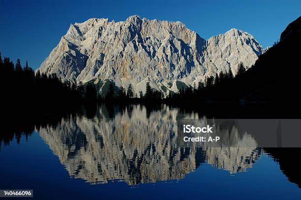 Zugspitze - Fotografie stock e altre immagini di Riflesso - Riflesso, Stato Federato del Tirolo, Abete