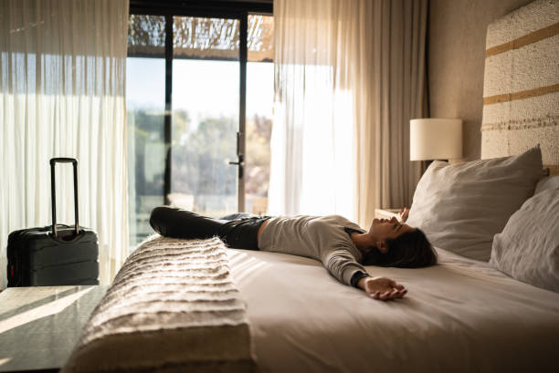 woman arrival and resting in a hotel - guest imagens e fotografias de stock