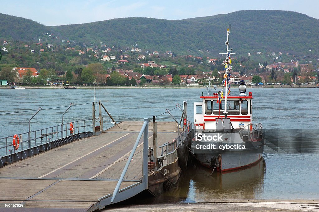 Navigazione sul fiume Danubio - Foto stock royalty-free di Acqua
