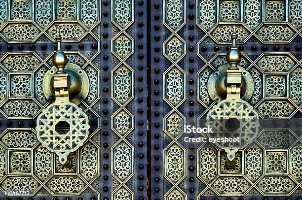Puerta Knockers Mausoulem De Rey Hassan Ii En Rabat Morocco Foto de stock y más banco de imágenes de Aldaba