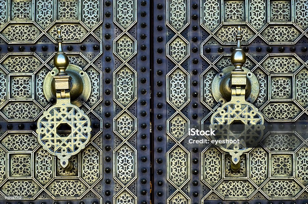 문 Knockers, Mausoulem 킹 하산 2세 (모로코 라바트 - 로열티 프리 건축 스톡 사진