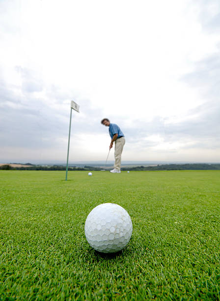 해당 골프 공 - golf following through retirement 뉴스 사진 이미지