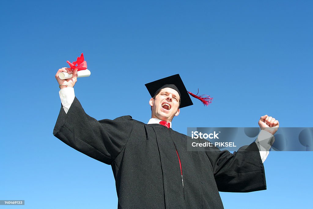 Szczęśliwy człowiek na Wręczenie dyplomów - Zbiór zdjęć royalty-free (Beztroski)