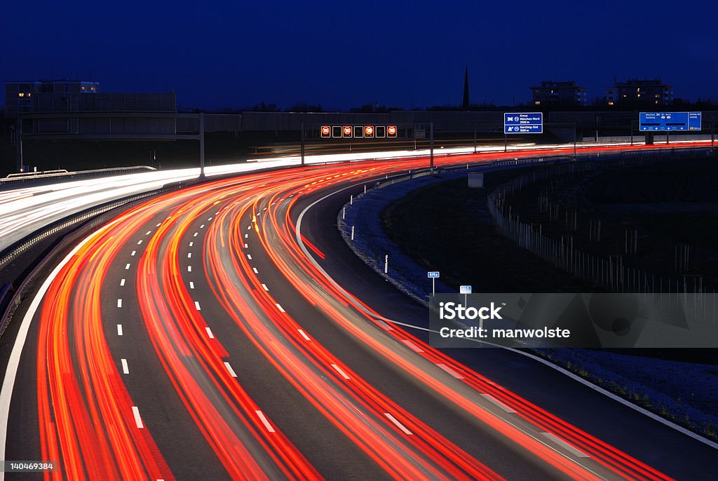 Hora do rush tráfego de noite na auto-estrada - Foto de stock de Noite royalty-free