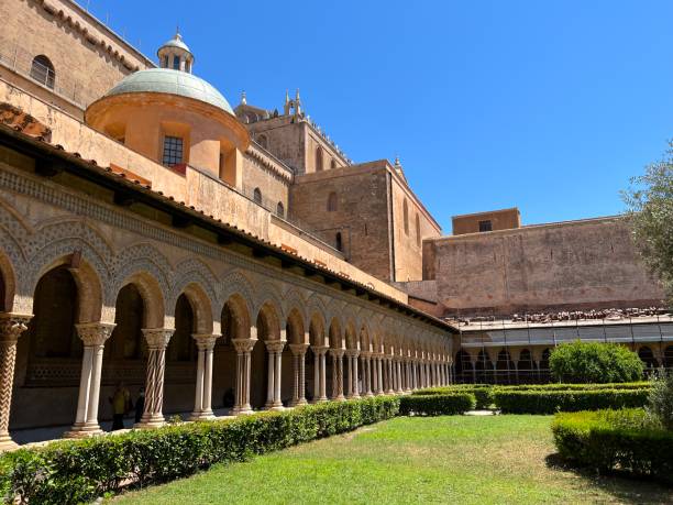 istock Monreale Cloister 1404694150