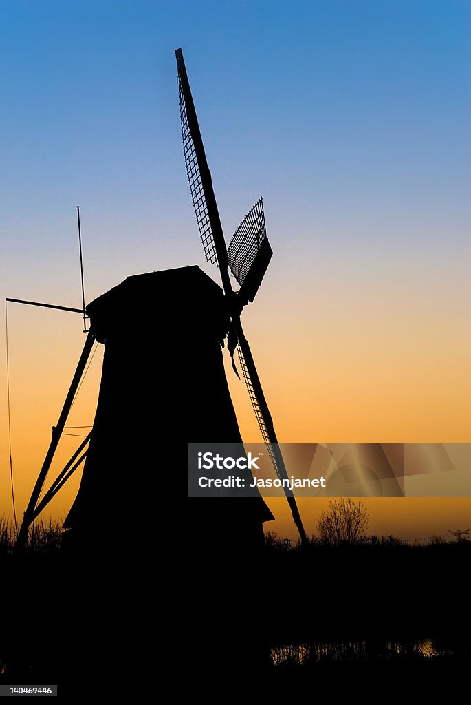 Dutch Molino de viento - Foto de stock de Agua libre de derechos