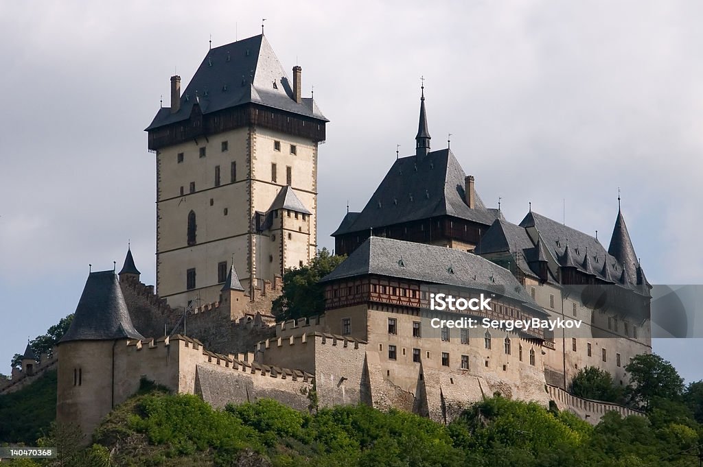 Castillo real Carlstejn Checa - Foto de stock de Arquitectura exterior libre de derechos