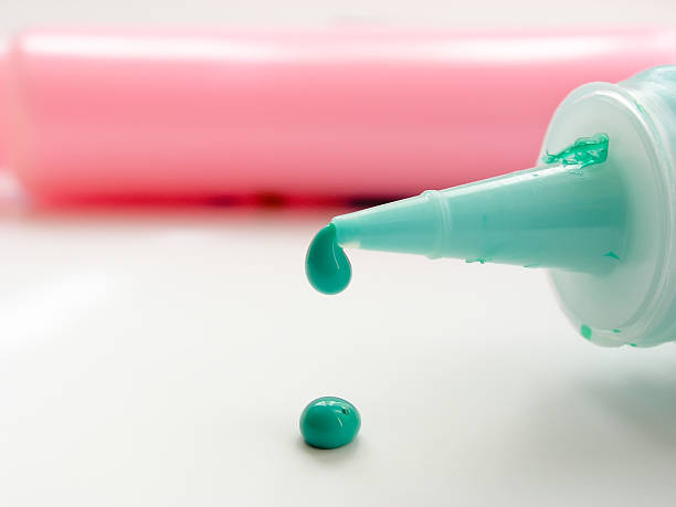 istock Tube of a green paint 140470399