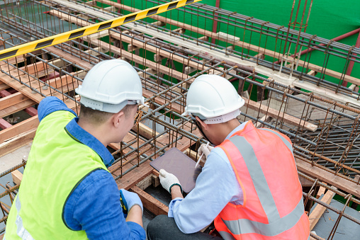 Constructer Working Teamwork Of Asian Constructor Engineer Discussing And Working On ...