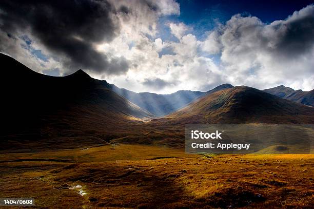 5 つの姉妹スコットランド - スコットランドのストックフォトや画像を多数ご用意 - スコットランド, 太陽の光, 湿原