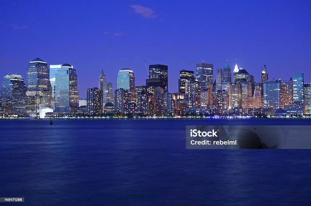 Сразу после заката горизонт Нью-Йорка - Стоковые фото Архитектура роялти-фри