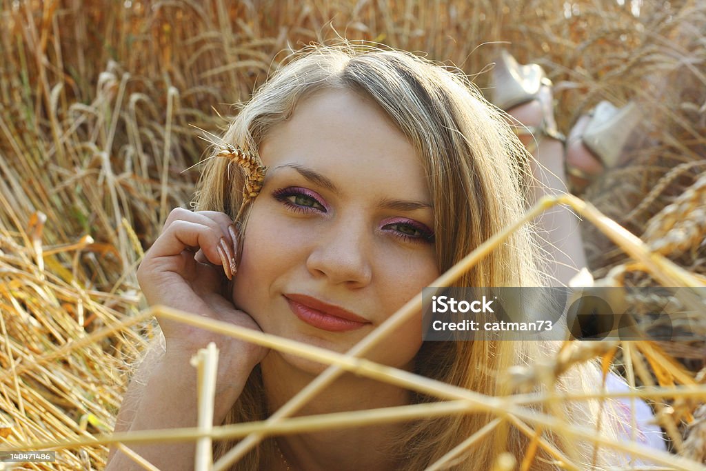Анна в Пшеничное поле - 4 - Стоковые фото Веселье роялти-фри
