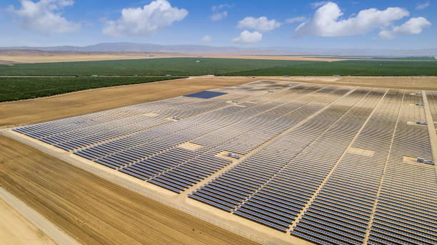 istock Solar Farm in Farmland 1404718538