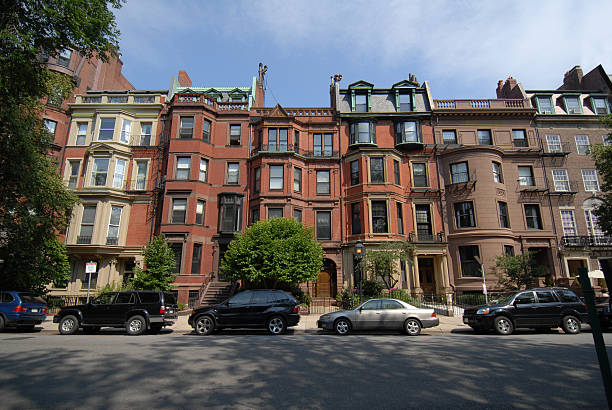 обратная бухта brownstones - boston back bay residential district architecture стоковые фото и изображения