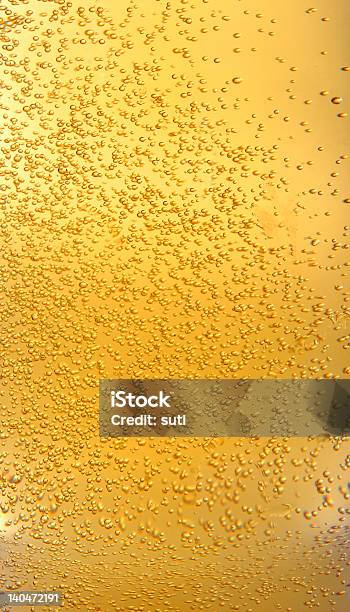 Cerveja E Bolhas - Fotografias de stock e mais imagens de Amarelo - Amarelo, Bebida, Bebida Alcoólica