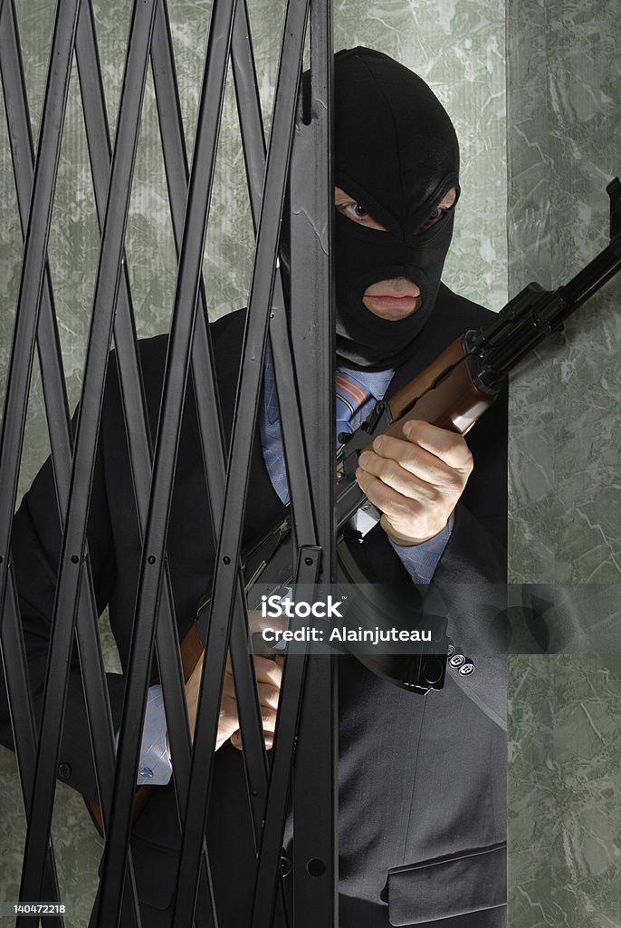 범인 엘리베이터 - 로열티 프리 AK-47 소총 스톡 사진