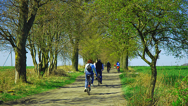 istock Family Cycling 140472367