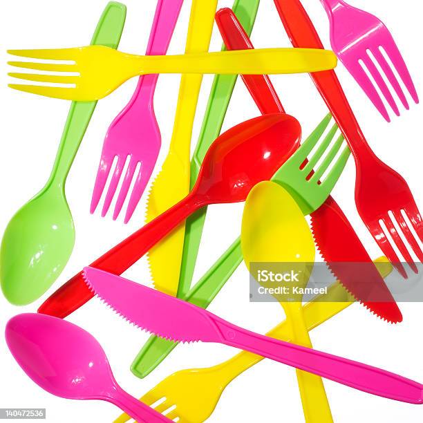 Multicolore Brillante Forcella Kives E Spoons - Fotografie stock e altre immagini di Cucchiaio - Cucchiaio, Forchetta, Plastica