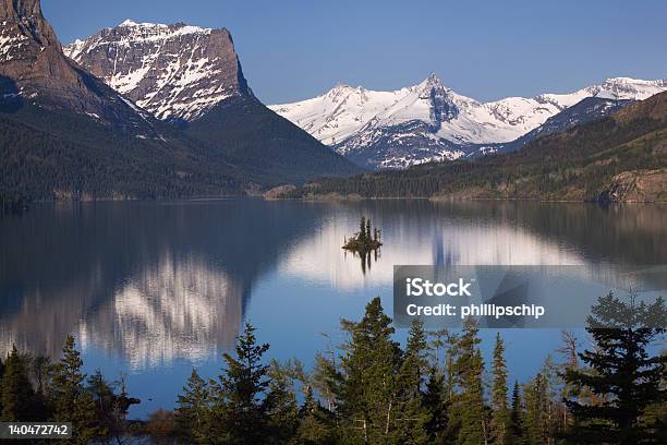 Saint Mary Jezioro Góry I Goose Island Park Narodowy Glacier - zdjęcia stockowe i więcej obrazów Park Narodowy Glacier - USA