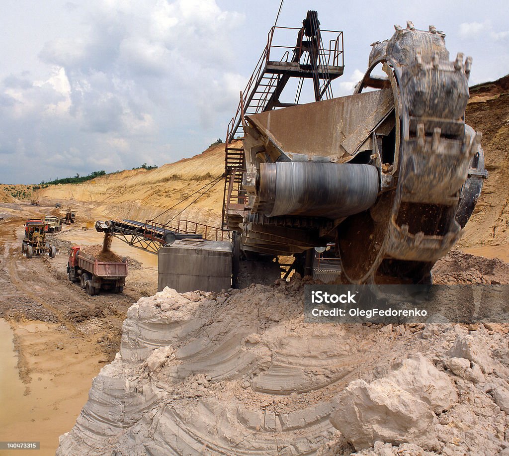 Przemysłowe quarries - Zbiór zdjęć royalty-free (Buldożer)