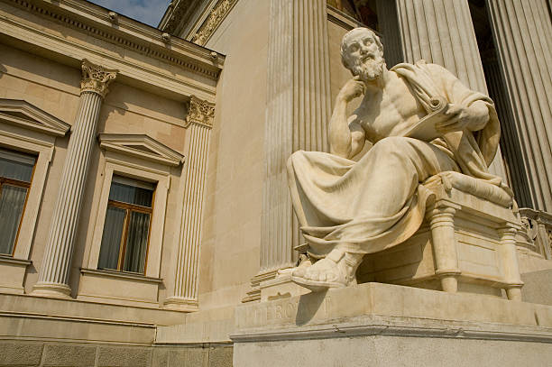 statua di seduta filosofo - ancient wonder foto e immagini stock