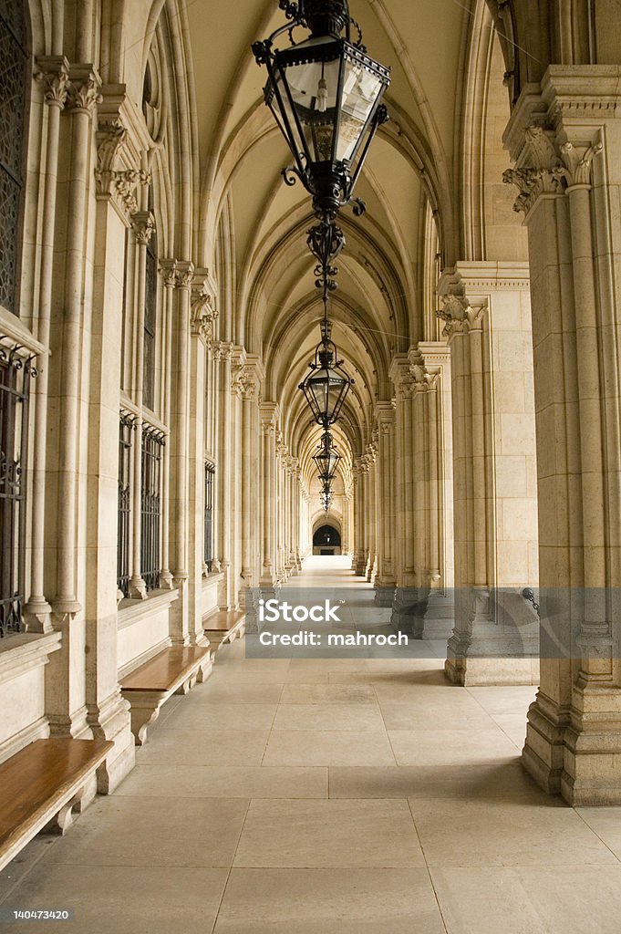 Исторический коридор с колоннами - Стоковые фото Вена - Австрия роялти-фри