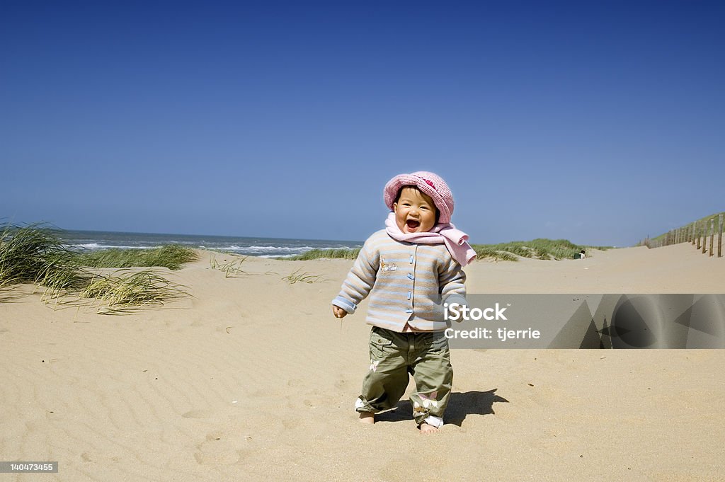 Kleines Mädchen am Strand - Lizenzfrei Aktivitäten und Sport Stock-Foto