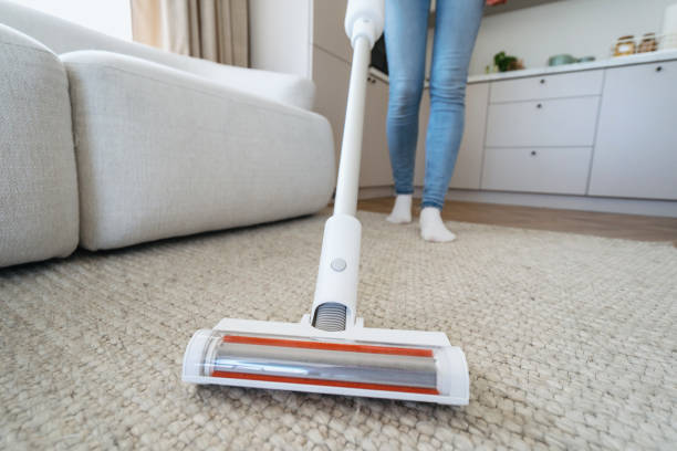 istock Brush on modern and cordless vacuum cleaner 1404735377