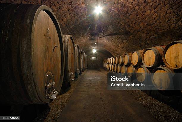 ワインワインセラー - ルクセンブルクのストックフォトや画像を多数ご用意 - ルクセンブルク, ワイン, 地下貯蔵室