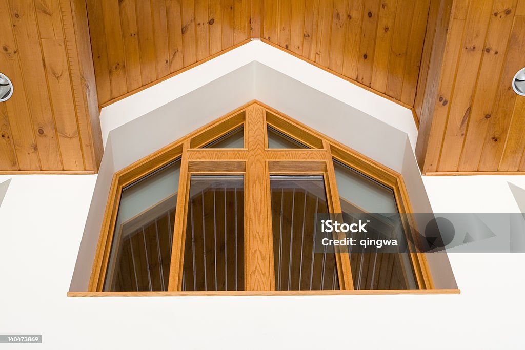 Cruce ventana interior en una iglesia - Foto de stock de Iglesia libre de derechos