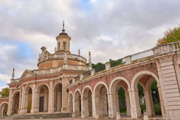 istock Corridor with arches in monument in Aranjuez 1404742014