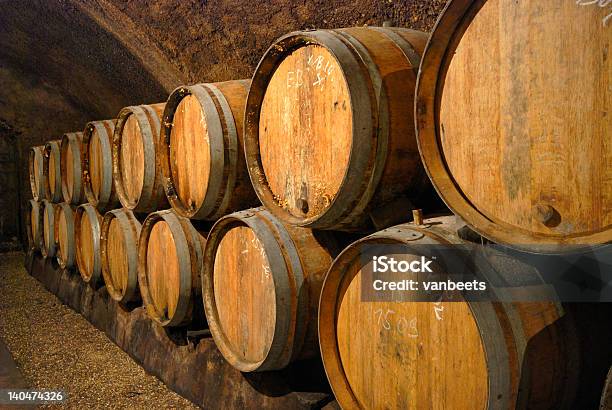 Holz Weinkeller Mit Fässern Stockfoto und mehr Bilder von Höhle - Höhle, Luxemburg, Alkoholisches Getränk