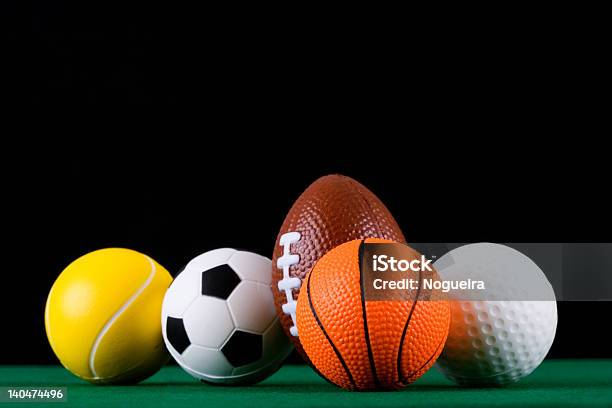 Miniaturizedsportballs02 - Fotografie stock e altre immagini di Sfondi - Sfondi, Sport, Varietà - Concetto