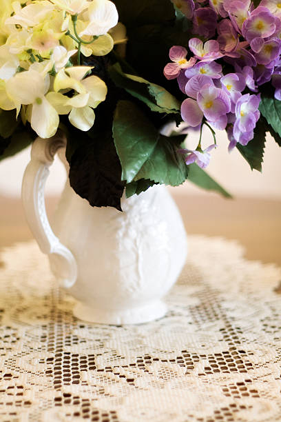 lanzador de hortensia - doily table hydrangea lace fotografías e imágenes de stock