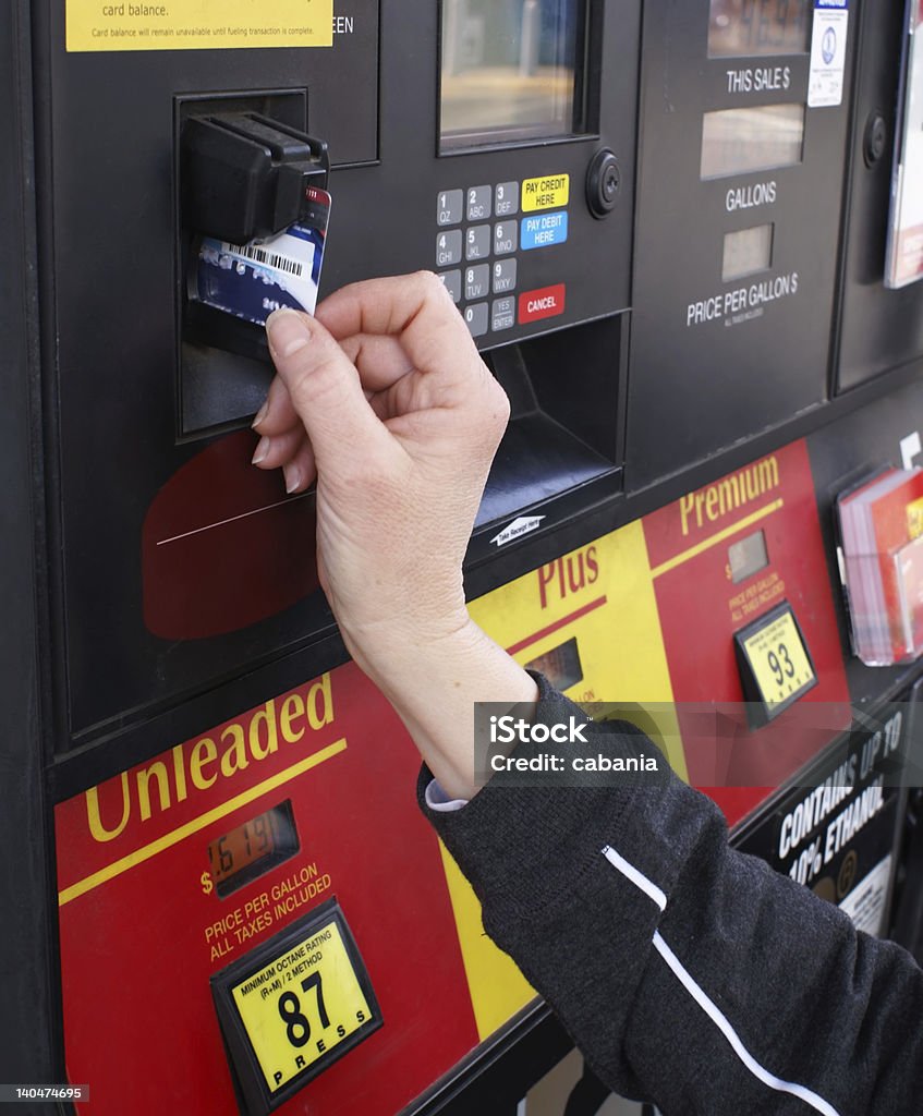 Für Treibstoff bezahlen mit Kreditkarte erforderlich - Lizenzfrei Kraftstoffpumpe Stock-Foto