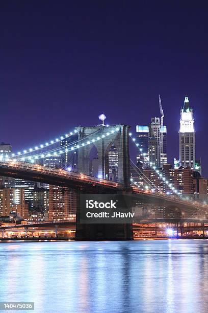 Ponte De Brooklyn E Manhattan Skyline De Noite - Fotografias de stock e mais imagens de Ponte de Brooklyn - Ponte de Brooklyn, Noite, Anoitecer