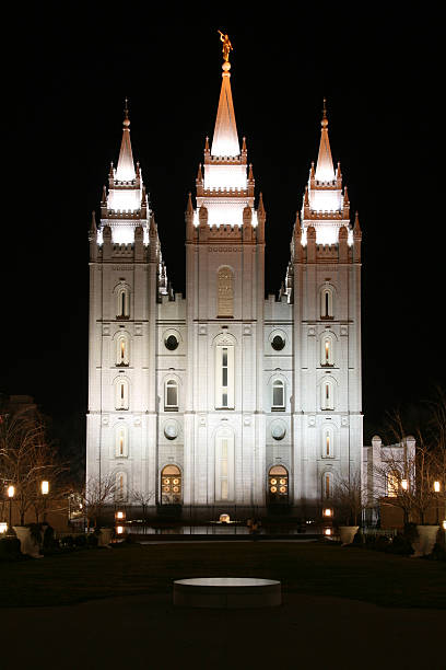 istock Salt Lake Temple at night 140475216