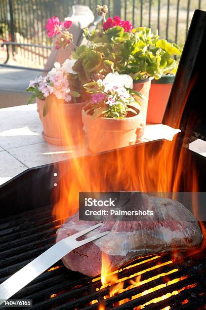 Tri Punta Su Grill - Fotografie stock e altre immagini di Barbecue - Cibo - Barbecue - Cibo, Bistecca di manzo, California
