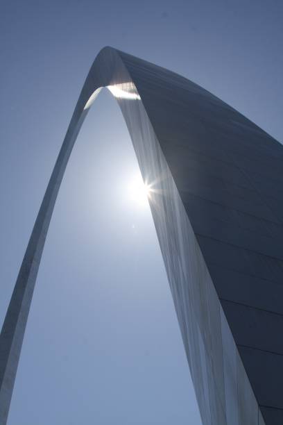 istock Sunburst Behind The Gateway Arch In St. Louis 1404765039