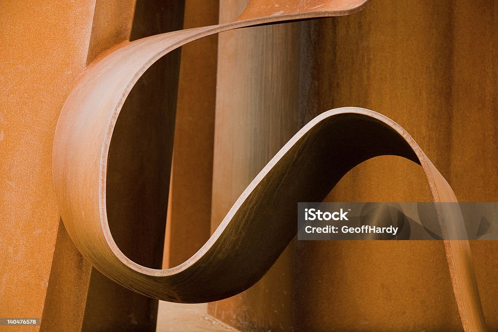 Arrugginito curva acciaio - Foto stock royalty-free di Astratto