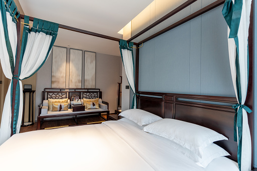 Simple and grand bed of chinese hotel bedroom