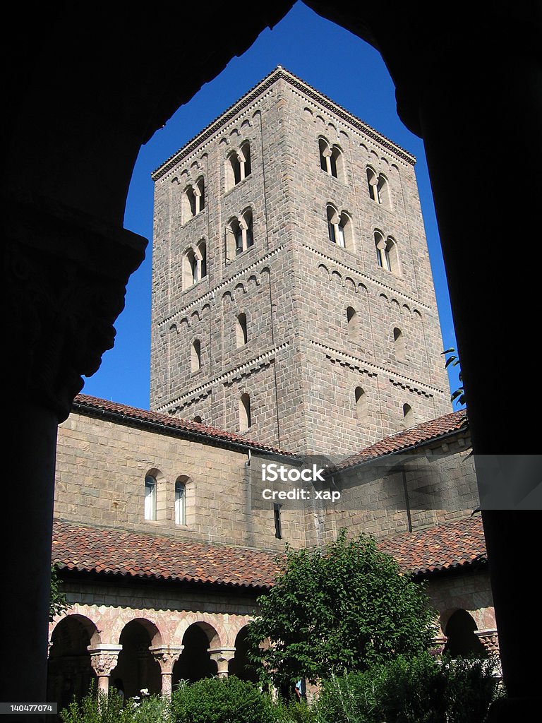 HABITACIÓN Cloister tower - Foto de stock de Claustro libre de derechos