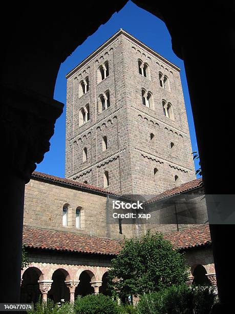 Habitación Cloister Tower Foto de stock y más banco de imágenes de Claustro - Claustro, Museo Metropolitano de Arte, Arco - Característica arquitectónica