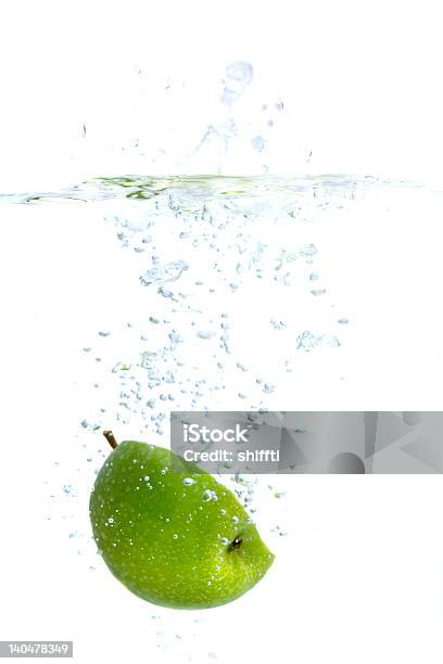 Schizzare Apple - Fotografie stock e altre immagini di Acqua - Acqua, Acqua fluente, Agrume