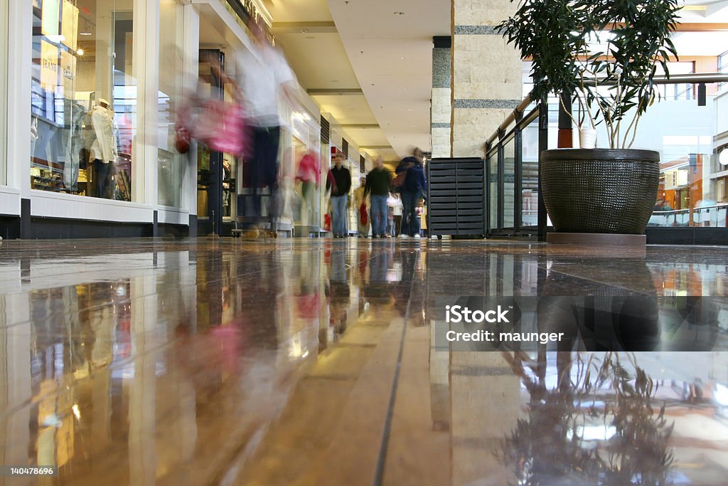 shopping au centre commercial - Photo de Grand magasin libre de droits