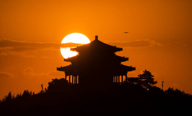 lever de soleil de la cité interdite - agra architecture asia city of sunrise photos et images de collection