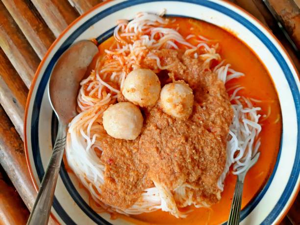 istock Rice noodles and fish curry sauce - Thai food. 1404799522