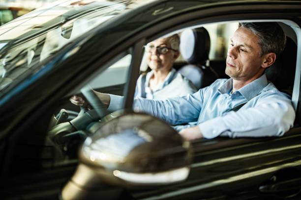 istock Business couple going on a road trip by car. 1404808599