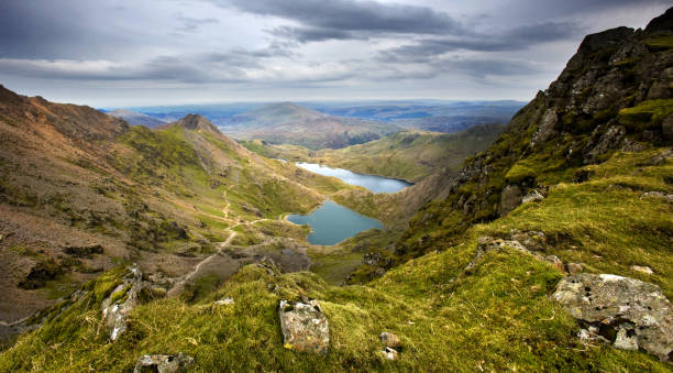 parc national de snowdonia - wales snowdonia snowdonia national park mountain photos et images de collection